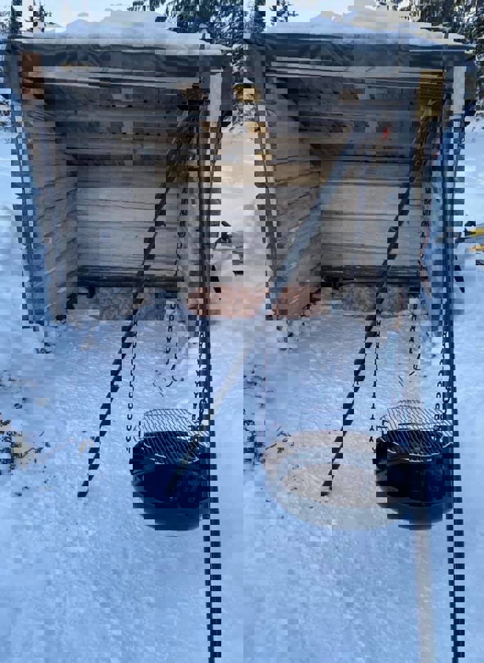 Sandvann gapahuk og bålpanne